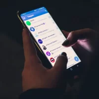 Telegram双向限制解除教程配图：手机上打开Telegram聊天列表